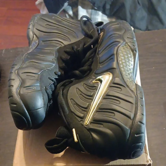 Nike Air Foamposite Pro (2018) Black Metallic Gold Mens 9 Womens 10.5 EUC - Picture 8 of 10